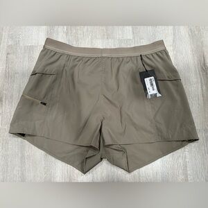 O51 NWT Mountain Hardwear Women's Trail Sender Short Size L Large Beige